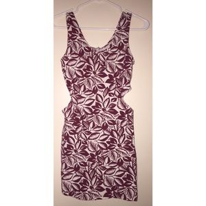 😍 Red & white floral short dress 💃🏼